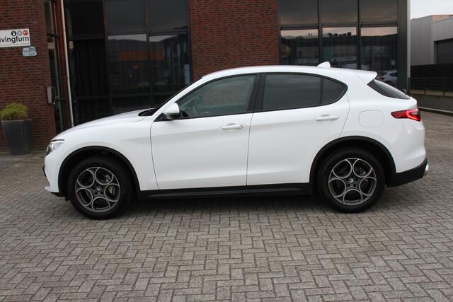 Alfa Romeo Stelvio 2.0 T AWD Super Navi-Xenon-Leder-Memory-Camera-Afn. Trekhaak 16.000 KM !!