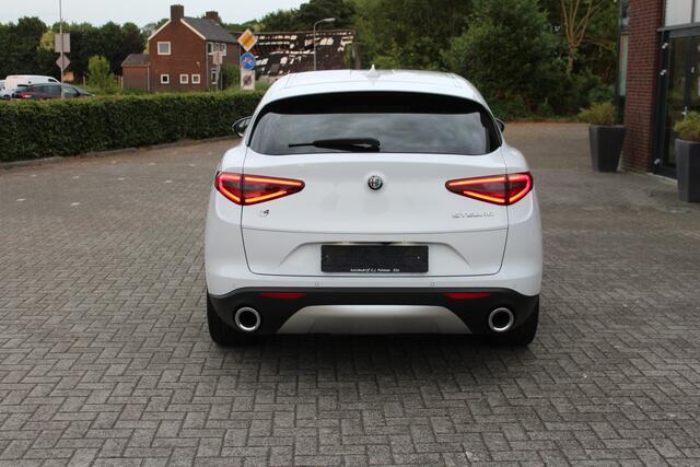 Alfa Romeo Stelvio 2.0 T AWD Super Navi-Xenon-Leder-Memory-Camera-Afn. Trekhaak 16.000 KM !!
