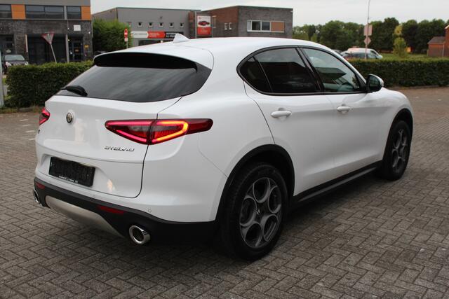 Alfa Romeo Stelvio 2.0 T AWD Super Navi-Xenon-Leder-Memory-Camera-Afn. Trekhaak 16.000 KM !!