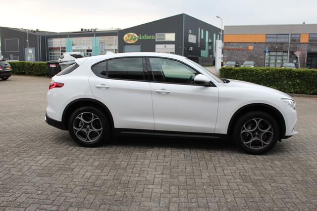 Alfa Romeo Stelvio 2.0 T AWD Super Navi-Xenon-Leder-Memory-Camera-Afn. Trekhaak 16.000 KM !!