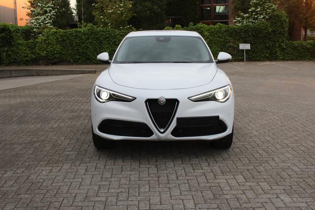 Alfa Romeo Stelvio 2.0 T AWD Super Navi-Xenon-Leder-Memory-Camera-Afn. Trekhaak 16.000 KM !!