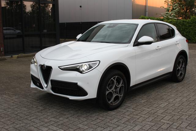 Alfa Romeo Stelvio 2.0 T AWD Super Navi-Xenon-Leder-Memory-Camera-Afn. Trekhaak 16.000 KM !!