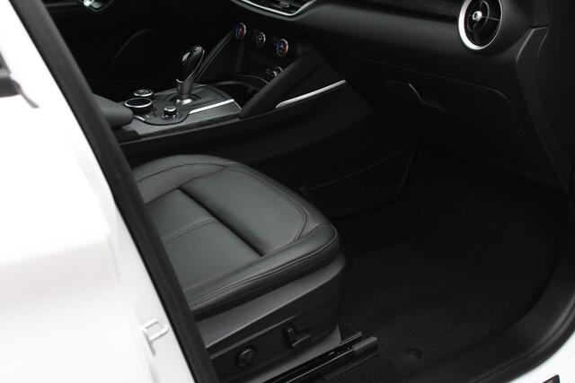 Alfa Romeo Stelvio 2.0 T AWD Super Navi-Xenon-Leder-Memory-Camera-Afn. Trekhaak 16.000 KM !!