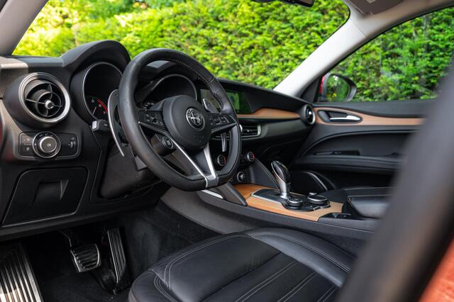 Alfa Romeo Stelvio 2.0 T AWD 280pk | Rosso Competizione | Camera