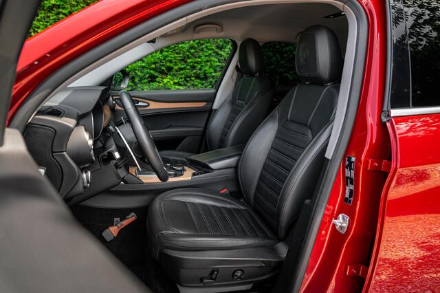 Alfa Romeo Stelvio 2.0 T AWD 280pk | Rosso Competizione | Camera