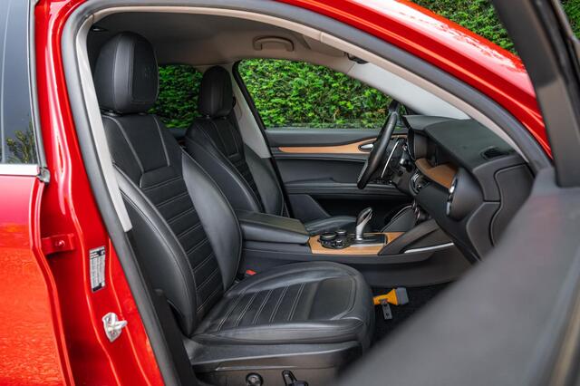 Alfa Romeo Stelvio 2.0 T AWD 280pk | Rosso Competizione | Camera