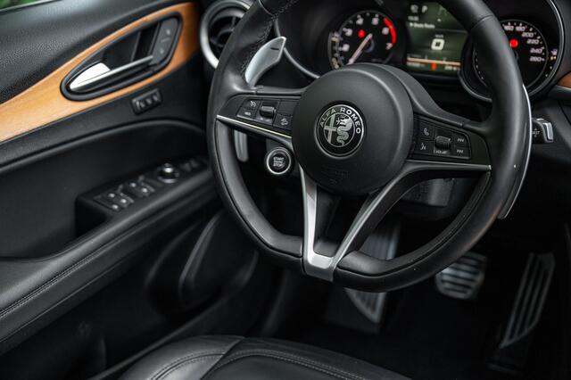 Alfa Romeo Stelvio 2.0 T AWD 280pk | Rosso Competizione | Camera