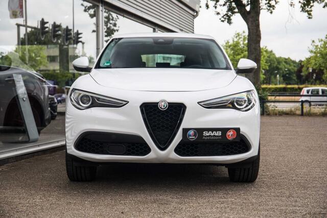 Alfa Romeo Stelvio 2.0 Turbo Super Q4 4 nieuwe banden