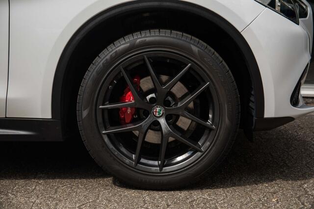 Alfa Romeo Stelvio 2.0 Turbo Super Q4 4 nieuwe banden
