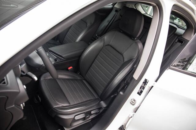 Alfa Romeo Stelvio 2.0 Turbo Super Q4 4 nieuwe banden