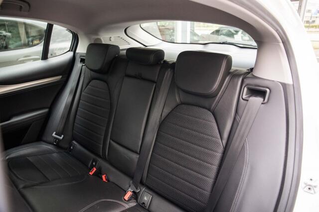 Alfa Romeo Stelvio 2.0 Turbo Super Q4 4 nieuwe banden