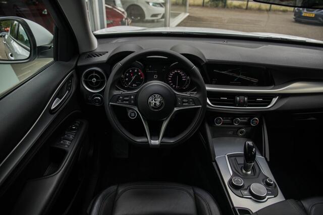 Alfa Romeo Stelvio 2.0 Turbo Super Q4 4 nieuwe banden