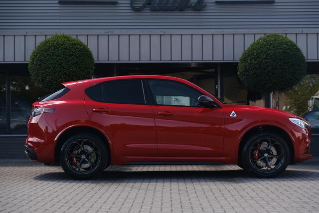 Alfa Romeo Stelvio 2.9 V6 AWD Quadrifoglio Facelift Panodak Akrapovic Dealer Onderhouden