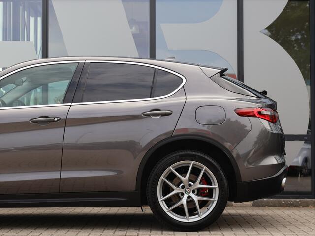 Alfa Romeo Stelvio 2.0 T AWD First Edition Q4 | Leder | Navi | Cam | Stoel. Stuur Verw. |