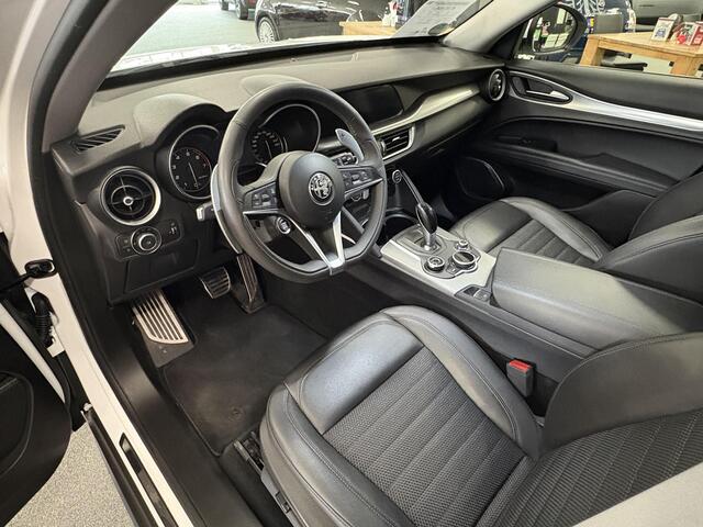 Alfa Romeo Stelvio 2.0 Turbo 280pk AWD Super Q4 Apple carplay, stuurschakeling, performance pack, stoel/stuurverwarming