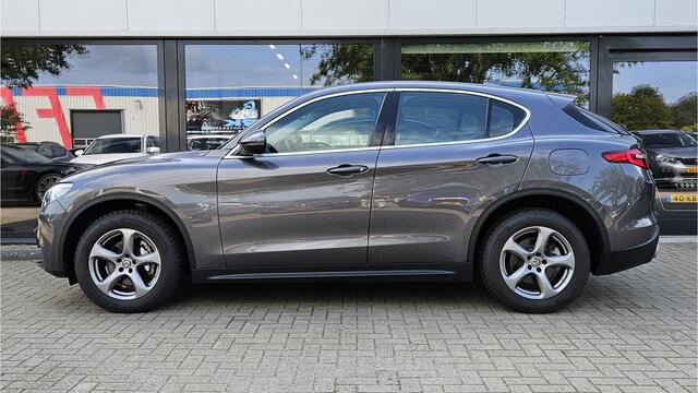 Alfa Romeo Stelvio 2.0 T AWD Super + NAVIGATIE + XENON + VOLLEER + MEMORY