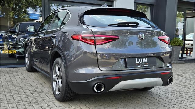 Alfa Romeo Stelvio 2.0 T AWD Super + NAVIGATIE + XENON + VOLLEER + MEMORY