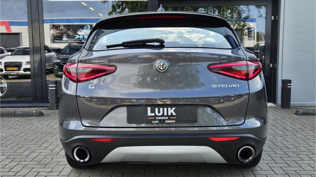 Alfa Romeo Stelvio 2.0 T AWD Super + NAVIGATIE + XENON + VOLLEER + MEMORY