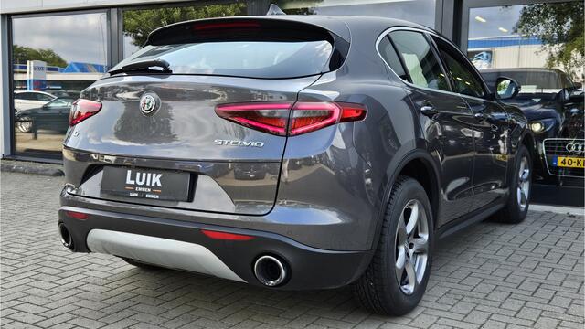 Alfa Romeo Stelvio 2.0 T AWD Super + NAVIGATIE + XENON + VOLLEER + MEMORY