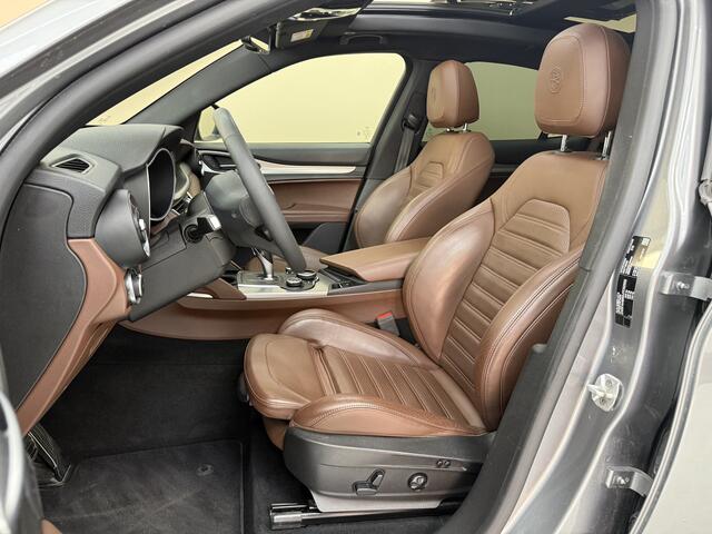 Alfa Romeo Stelvio 2.0 T AWD Super, 200Pk, 2018, 1ste eigenaar, BTW auto, Dealeronderhouden, Panoramadak, Sportstoelen, Leder interieur, Camera, Stoel + Stuurverwarming, 19" Lichtmetalen velgen, Elektrisch inklapbare spiegels, Adaptieve cru