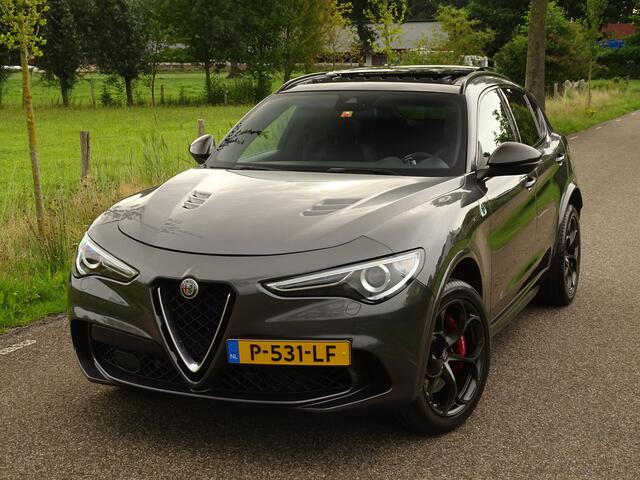 Alfa Romeo Stelvio 2.9 V6 AWD Quadrifoglio | Schuifdak | H+K | Squadra | Brembo Rosso