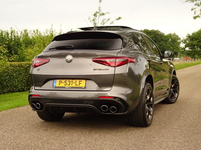 Alfa Romeo Stelvio 2.9 V6 AWD Quadrifoglio | Schuifdak | H+K | Squadra | Brembo Rosso