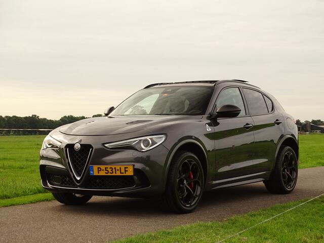 Alfa Romeo Stelvio 2.9 V6 AWD Quadrifoglio | Schuifdak | H+K | Squadra | Brembo Rosso