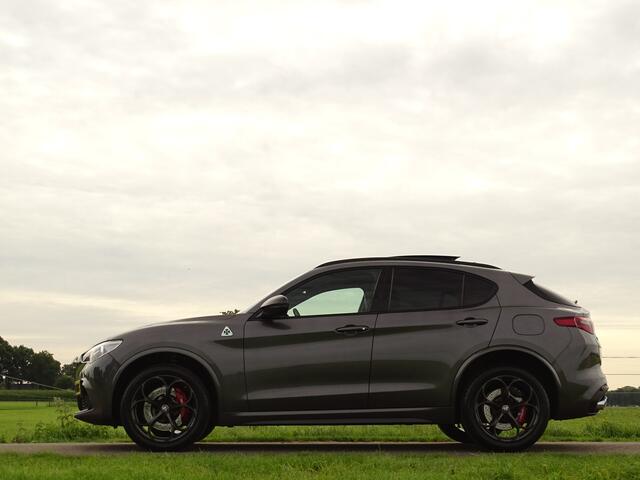 Alfa Romeo Stelvio 2.9 V6 AWD Quadrifoglio | Schuifdak | H+K | Squadra | Brembo Rosso