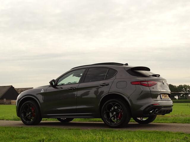 Alfa Romeo Stelvio 2.9 V6 AWD Quadrifoglio | Schuifdak | H+K | Squadra | Brembo Rosso
