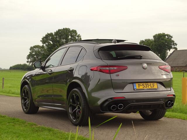 Alfa Romeo Stelvio 2.9 V6 AWD Quadrifoglio | Schuifdak | H+K | Squadra | Brembo Rosso
