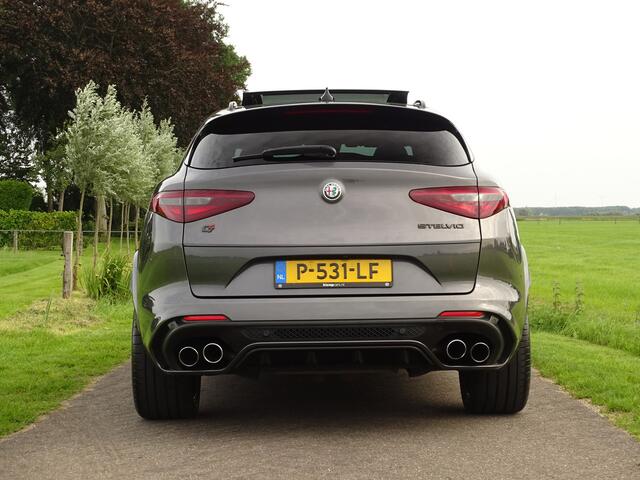 Alfa Romeo Stelvio 2.9 V6 AWD Quadrifoglio | Schuifdak | H+K | Squadra | Brembo Rosso