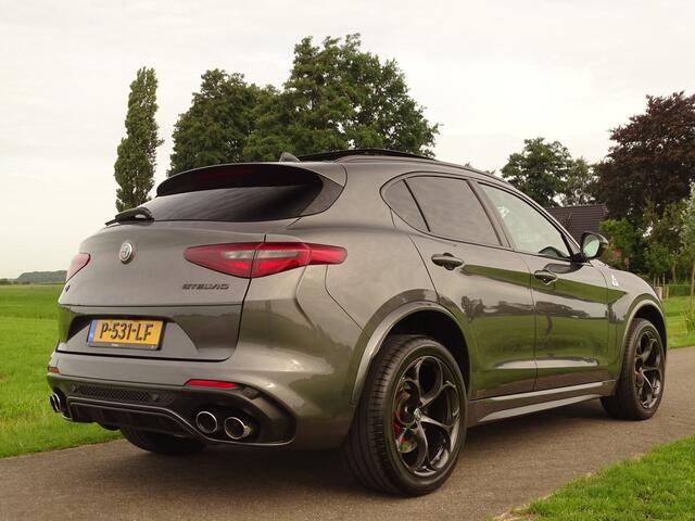 Alfa Romeo Stelvio 2.9 V6 AWD Quadrifoglio | Schuifdak | H+K | Squadra | Brembo Rosso