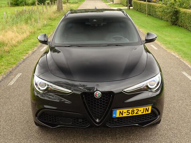Alfa Romeo Stelvio 2.0 T AWD | Tr.hk | Savali | Dash-Cams | 310PK | Carplay | Camera | Flippers