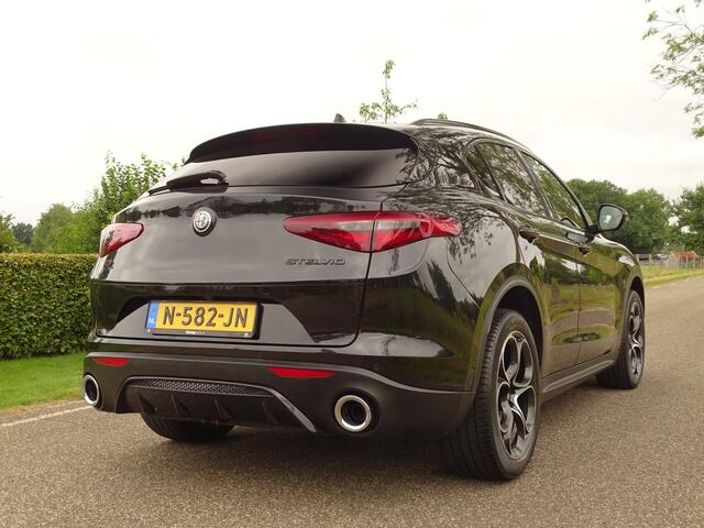Alfa Romeo Stelvio 2.0 T AWD | Tr.hk | Savali | Dash-Cams | 310PK | Carplay | Camera | Flippers