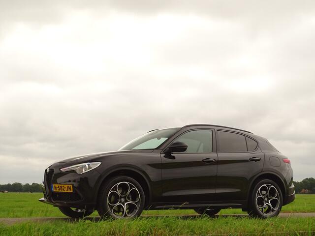 Alfa Romeo Stelvio 2.0 T AWD | Tr.hk | Savali | Dash-Cams | 310PK | Carplay | Camera | Flippers