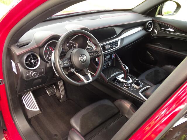 Alfa Romeo Stelvio 2.0 T AWD Veloce Ti | BTW! | Carbon | Trekhk | H+K | Leren Dash | 21 inch!