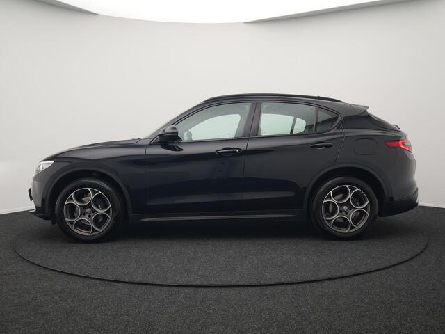 Alfa Romeo Stelvio 2.0 T AWD Super Q4 Automaat 200pk Dealer O.H | Trekhaak Afneembaar | Adaptive Cruise | Camera | Blis | Lederen Sportstoelen Memory & Verwarmd | Navigatie | DAB |