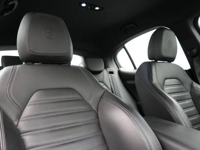 Alfa Romeo Stelvio 2.0 T AWD Super Q4 Automaat 200pk Dealer O.H | Trekhaak Afneembaar | Adaptive Cruise | Camera | Blis | Lederen Sportstoelen Memory & Verwarmd | Navigatie | DAB |