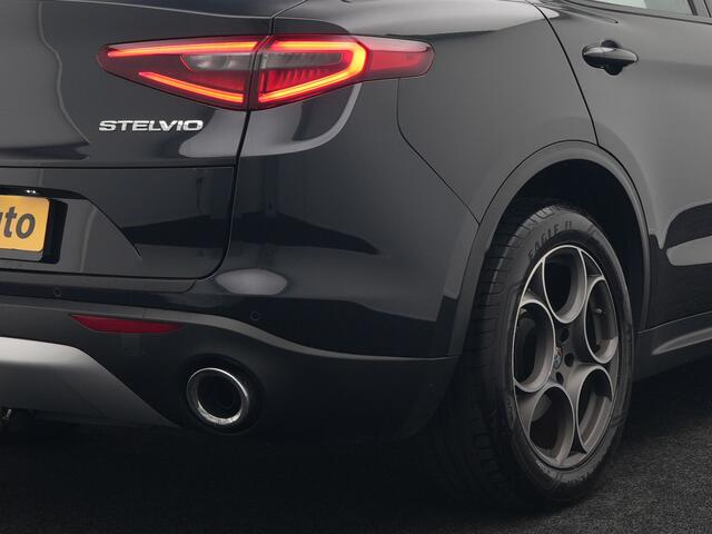 Alfa Romeo Stelvio 2.0 T AWD Super Q4 Automaat 200pk Dealer O.H | Trekhaak Afneembaar | Adaptive Cruise | Camera | Blis | Lederen Sportstoelen Memory & Verwarmd | Navigatie | DAB |