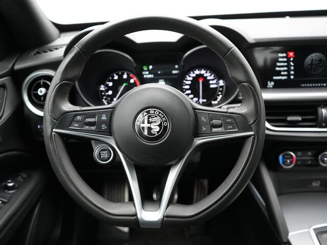 Alfa Romeo Stelvio 2.0 T AWD Super Q4 Automaat 200pk Dealer O.H | Trekhaak Afneembaar | Adaptive Cruise | Camera | Blis | Lederen Sportstoelen Memory & Verwarmd | Navigatie | DAB |