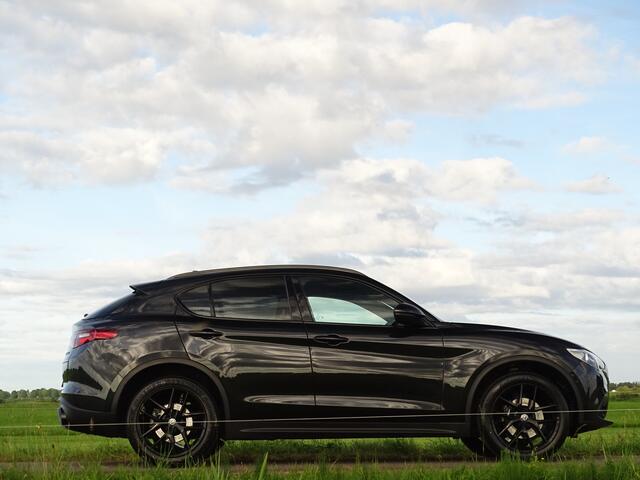 Alfa Romeo Stelvio 2.0 T AWD Veloce | Squadra Stage 2 | All-Black | Brembo | Ti-dif. | Trekhaak | Full options!