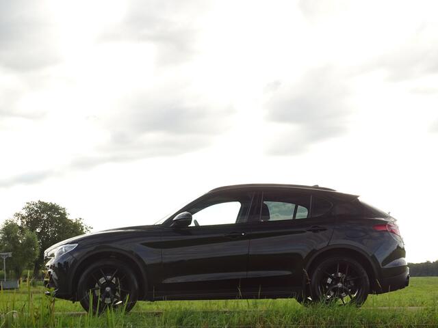 Alfa Romeo Stelvio 2.0 T AWD Veloce | Squadra Stage 2 | All-Black | Brembo | Ti-dif. | Trekhaak | Full options!