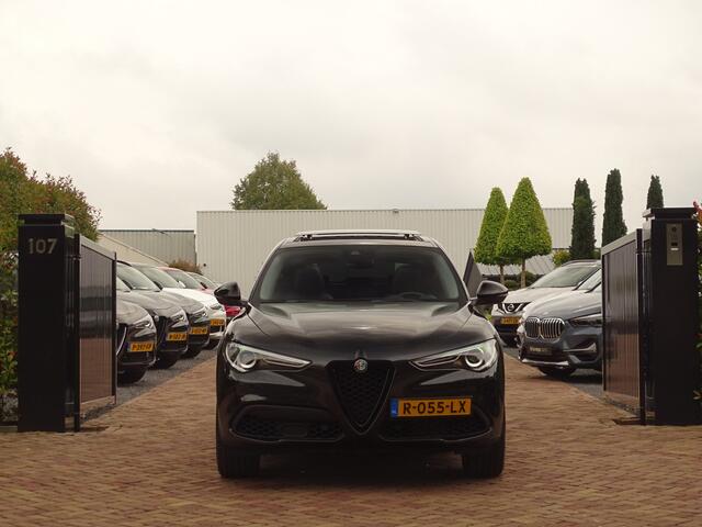 Alfa Romeo Stelvio 2.0 T AWD 280pk | Schuifdak | H+K | Trekhk.afn. | Leer | Giallo Brembo | Full Option!