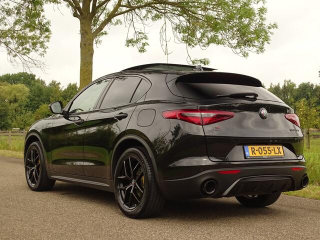 Alfa Romeo Stelvio 2.0 T AWD 280pk | Schuifdak | H+K | Trekhk.afn. | Leer | Giallo Brembo | Full Option!