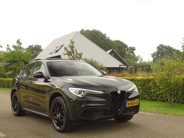 Alfa Romeo Stelvio 2.0 T AWD 280pk | Schuifdak | H+K | Trekhk.afn. | Leer | Giallo Brembo | Full Option!