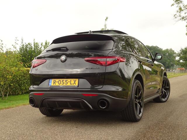 Alfa Romeo Stelvio 2.0 T AWD 280pk | Schuifdak | H+K | Trekhk.afn. | Leer | Giallo Brembo | Full Option!