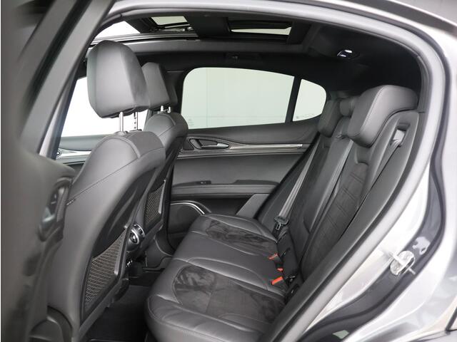 Alfa Romeo Stelvio 2.9 V6 AWD Quadrifoglio | 510 PK | Pano | Stoel- en stuurverwarming |