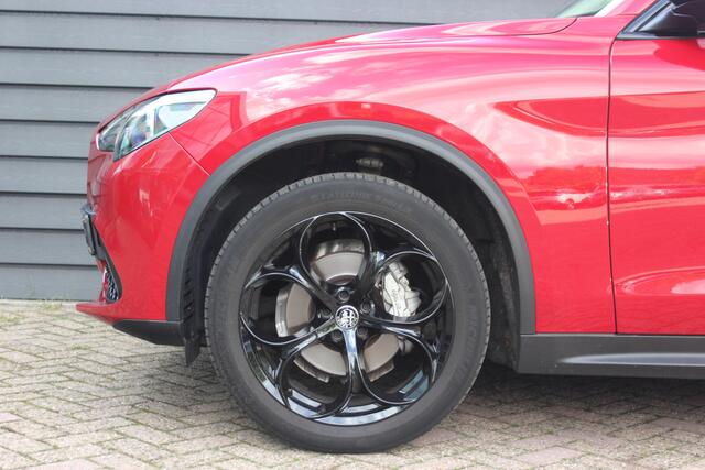 Alfa Romeo Stelvio 2.0 T AWD B-Tech - 280PK - HALF LEDER - CARPLAY - CAMERA - 20 INCH -