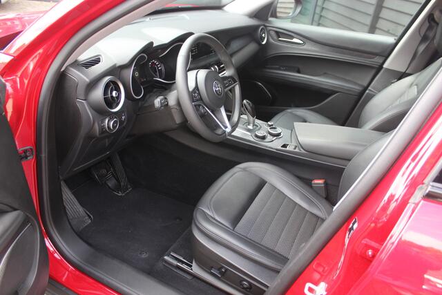 Alfa Romeo Stelvio 2.0 T AWD B-Tech - 280PK - HALF LEDER - CARPLAY - CAMERA - 20 INCH -