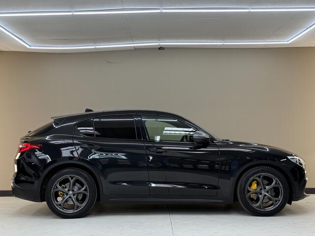 Alfa Romeo Stelvio 2.0 T AWD Super, 280Pk, 2018, Liefhebbersauto, 2de eigenaar, BTW Auto, 20" Velgen, Camera, 4 seizoenen banden, Sportstoelen, Stoelverwarming, Adaptieve cruise control, Stuurverwarming,